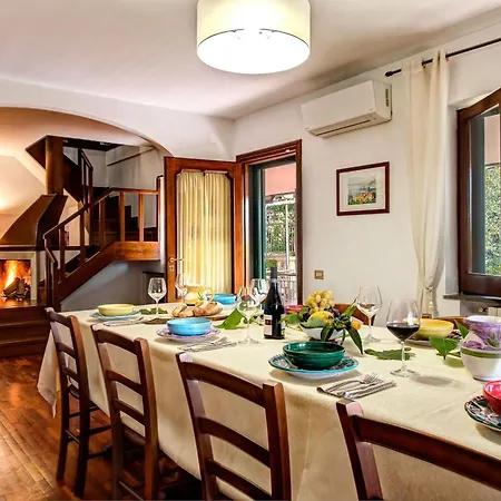 Villa Sorrentina With Panoramic Terrace
